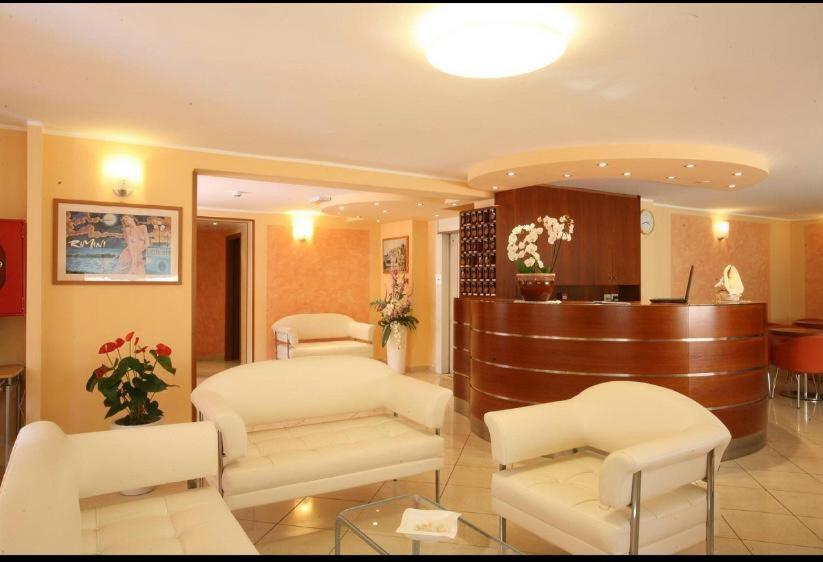 Hotel De La Ville ريميني المظهر الخارجي الصورة